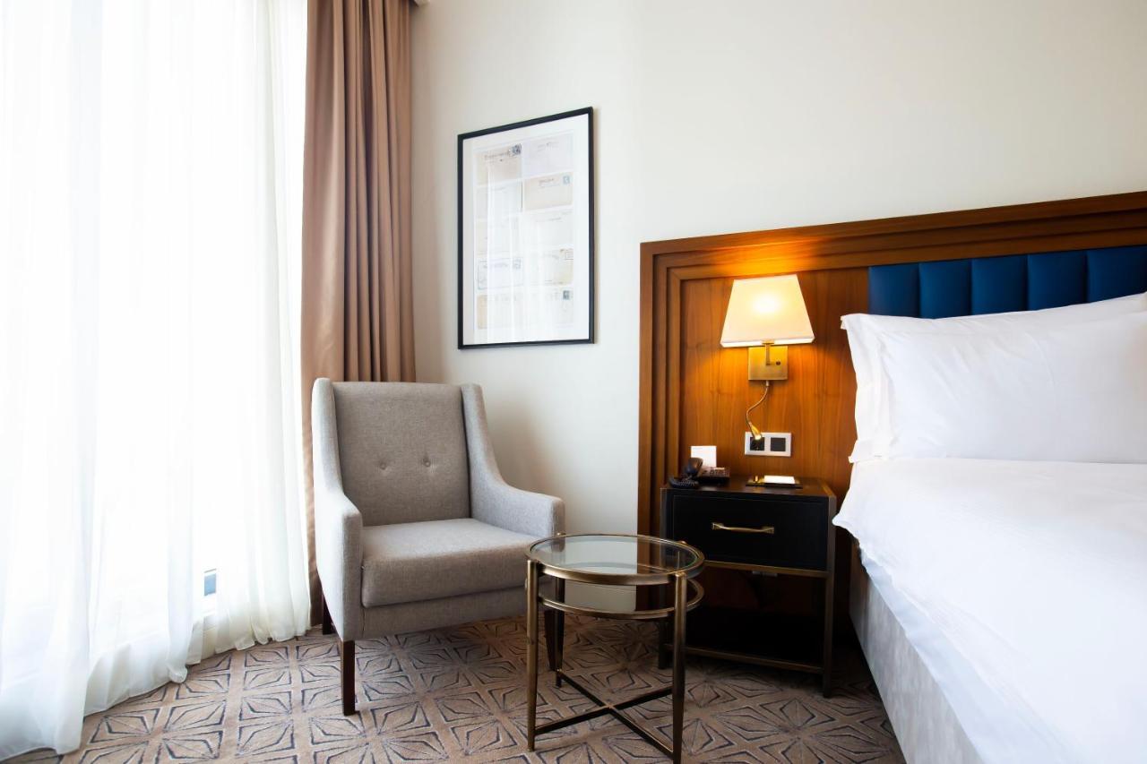 Ramada Plaza Sultanahmet Hotell Istanbul Exteriör bild A room at the hotel