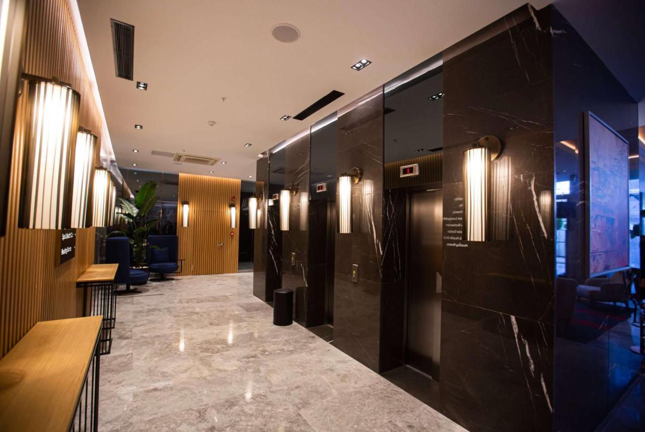 Ramada Plaza Sultanahmet Hotell Istanbul Exteriör bild Elevators at the hotel