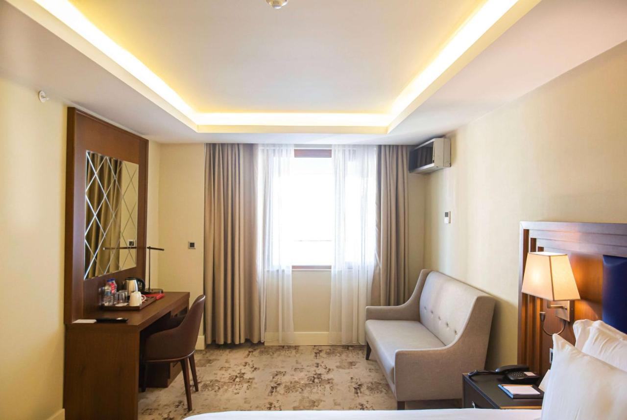 Ramada Plaza Sultanahmet Hotell Istanbul Exteriör bild A room at the hotel