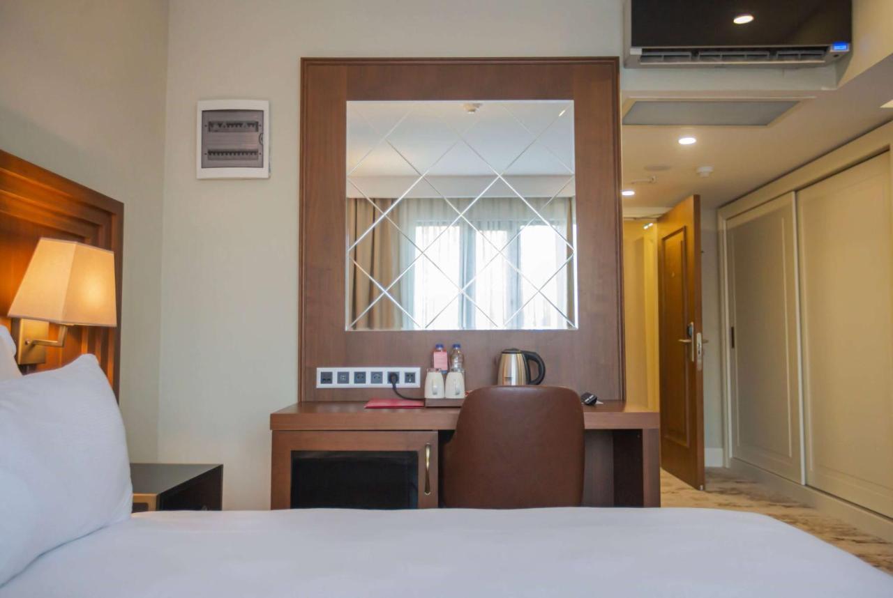 Ramada Plaza Sultanahmet Hotell Istanbul Exteriör bild A room at the hotel