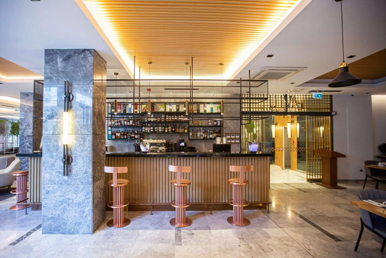 Ramada Plaza Sultanahmet Hotell Istanbul Exteriör bild The bar at the hotel